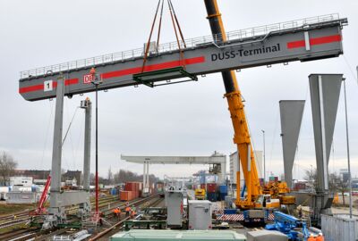 Impressionen von der Montage des Containerkrans in Mannheim