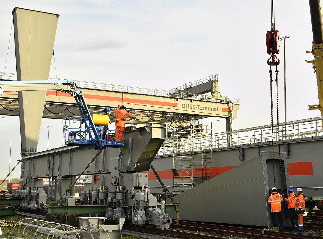 Aufnahme der Ankunft des Containerkrans.